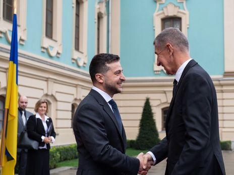 Зеленский (слева) встретился сегодня с премьером Чехии Бабишем