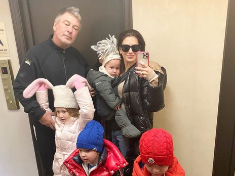 Жена Болдуина показала видео празднования дня рождения младшего сына