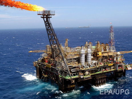 Нефть торгуется ниже $44 за баррель