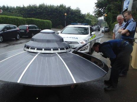 В Ирландии полиция после погони остановила НЛО. Видео