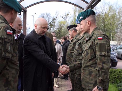 Турчинов: Главным в военной реформе в Украине станет полный отказ от российско-советского отношения к солдату