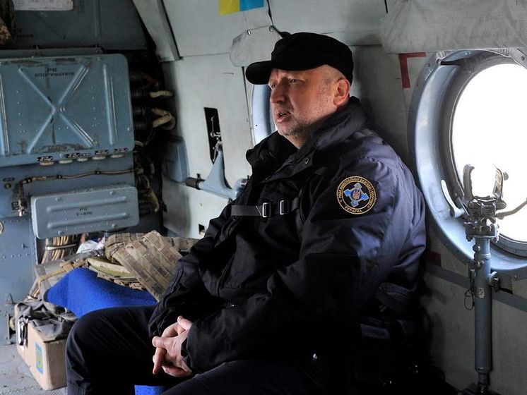 Турчинов сообщил, что Россия сосредоточила у границ Украины мощные, преимущественно наступательные, вооружения