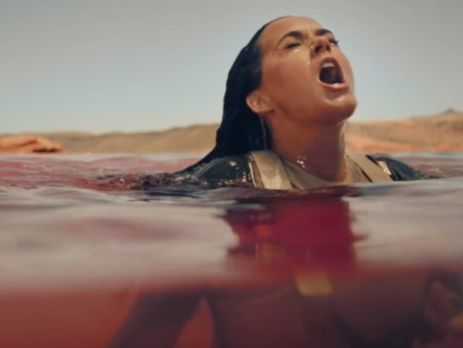 Rise: Перри улетела на парашюте в новом клипе. Видео