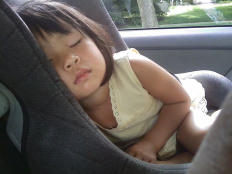 В Украине вступил в силу закон о штрафах за перевозку детей без автокресел