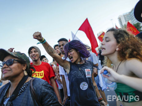 В Рио-де-Жанейро прошла акция против Олимпиады. Фоторепортаж