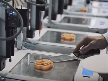 В Лондоне открылся первый в мире 3D-ресторан, где еда и мебель напечатаны на принтере. Видео