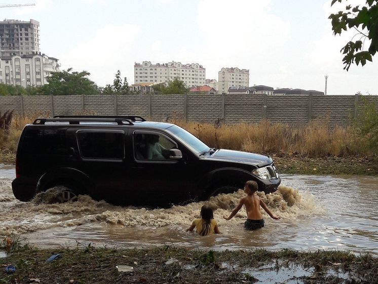 Ливень затопил улицы Севастополя