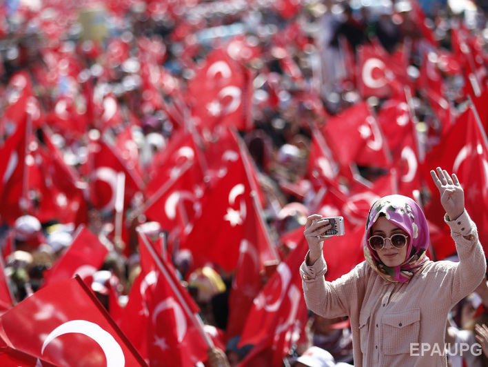 На митинг сторонников Эрдогана в Стамбуле пришло более миллиона человек