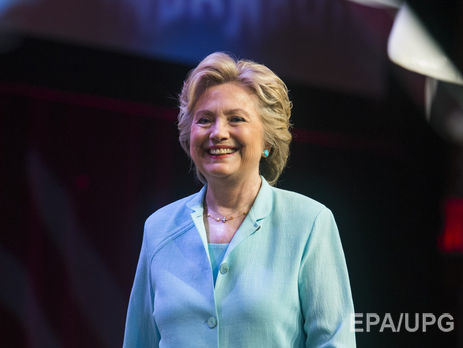 Опрос: Клинтон опережает Трампа на 8%