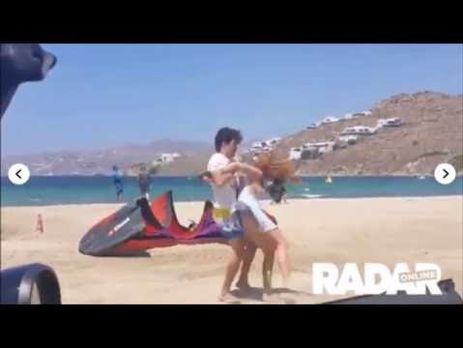 Разборка Лохан и Тарабасова на пляже попала в объектив таблоида. Видео