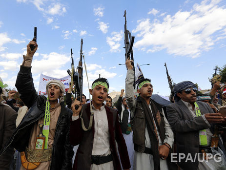 Financial Times: Демократия отступает по всему миру