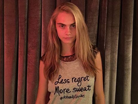 Фото Делевинь в шапке-ушанке разместили на обложке Elle