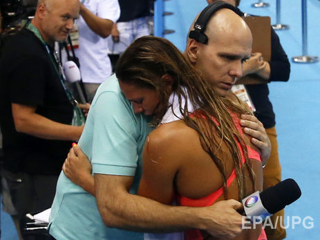 Американские пловчихи не поздравили россиянку Ефимову с серебром на Олимпиаде