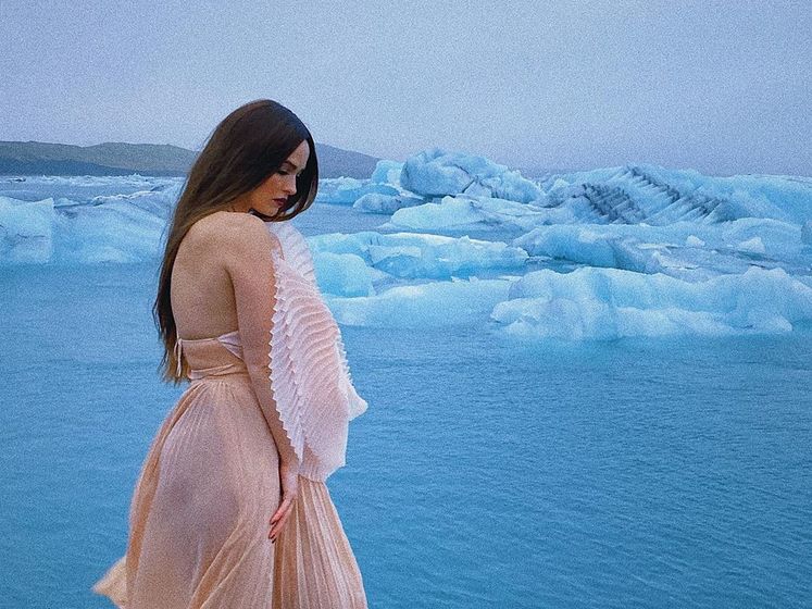Астафьева в прозрачном белье снялась для фотосета в Исландии