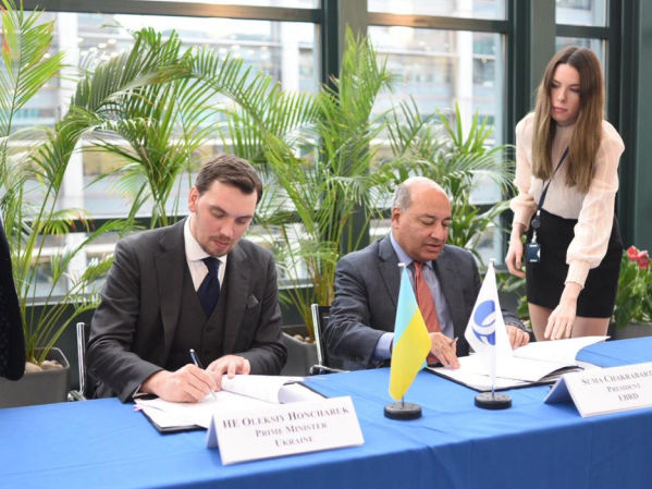 ﻿Європейський інвестиційний банк і ЄБРР виділять €900 млн на ремонт українських доріг