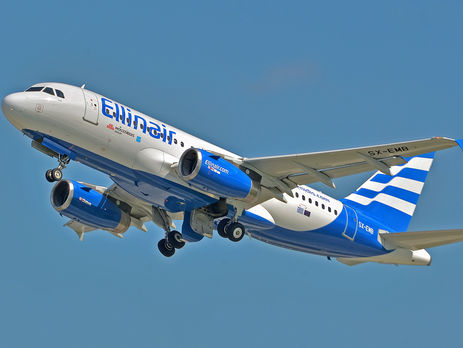 В Новосибирске приземлился самолет, у командира которого перед посадкой случился инсульт