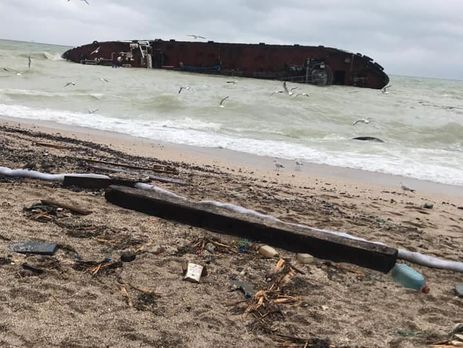 Содержание нефтепродуктов в море в районе крушения танкера Delfi в Одессе превышено в 157 раз – Фирсов