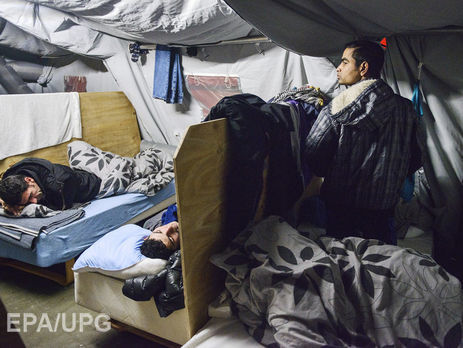 Полиция Дании арестовала беженца, который угрожал взорвать себя на крыше приюта