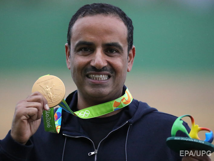 Спортсмен, выступающий под олимпийским флагом, выиграл первое золото в Рио
