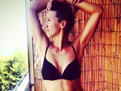 Анита Луценко с новорожденной дочерью путешествует по Европе