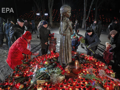 Украинцы почтили память жертв Голодомора. Фоторепортаж