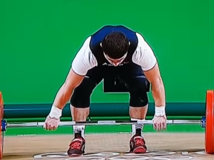 Армянский штангист на Олимпиаде в Рио сломал руку. Видео 