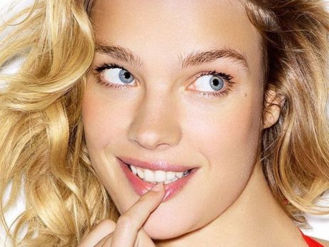 Водянова вернулась к занятиям йогой после пятой беременности