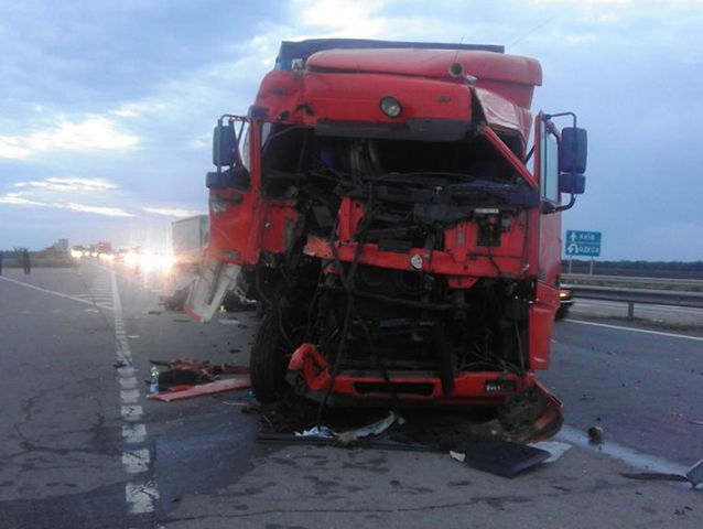На трассе Киев &ndash; Одесса столкнулись авто и грузовик: восемь погибших, в том числе ребенок