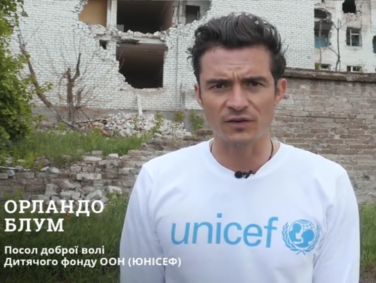 Голливудский актер Блум объяснил детям Донбасса, как избежать опасности в зоне конфликта. Видео