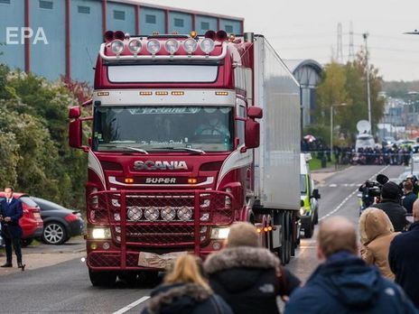 Водитель грузовика в Великобритании, в котором нашли тела 39 человек, частично признал вину
