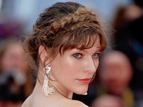 Йовович показала старшую дочь с зелеными волосами