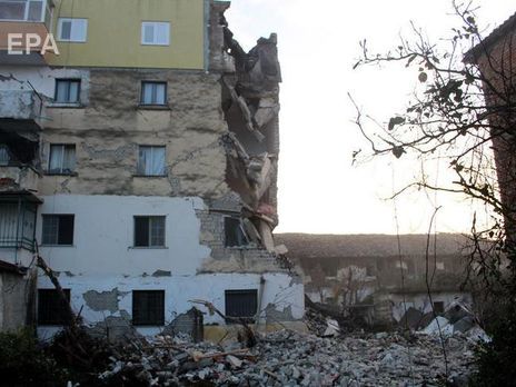 Число жертв землетрясения в Албании возросло до девяти, сотни людей пострадали. Фоторепортаж