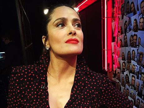 Хайек подстригла челку