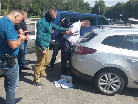 В Ровно СБУ задержала главу поселкового совета, который хотел за взятку отдать участок, предназначенный ветеранам АТО