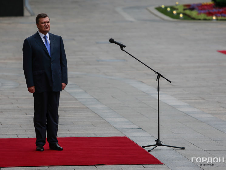 Адвокат: Янукович хочет очной ставки с Порошенко