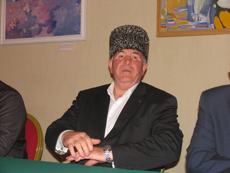 Муфтий Северного Кавказа заявил, что не призывает обрезать женщин, но "с проблемой разврата нужно что-то делать"