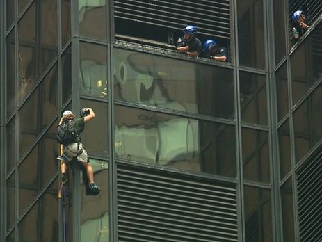 В Нью-Йорке предъявили обвинения альпинисту, который взобрался на Трамп-тауэр