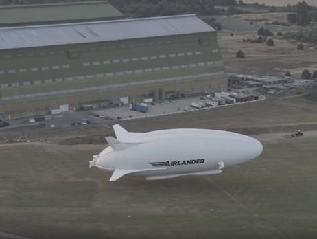 В Великобритании совершил первый полет самый длинный в мире самолет-дирижабль. Видео