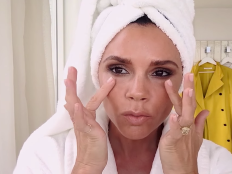 Бекхэм сама себе сделала макияж за пять минут. Видео