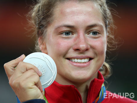 Глава федерации борьбы РФ назвал серебряные медали россиянок 