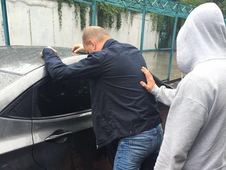 Прокуратура: В Киеве в ходе получения взятки задержан госслужащий службы АТО