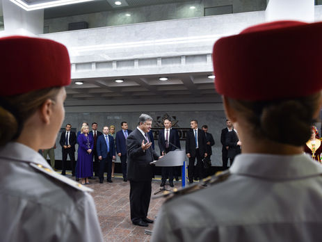 Порошенко открыл в Харькове станцию метро и филармонию. Фоторепортаж