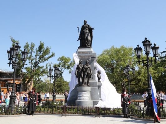 В оккупированном Симферополе открыли памятник российской императрице Екатерине