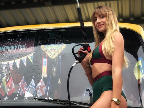 Никитюк засветила полуголую пятую точку