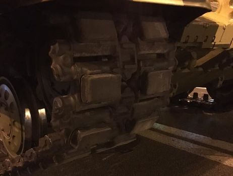 Бирюков: Асфальт на Крещатике только поцарапан, на гусеницах техники стоят резиновые 