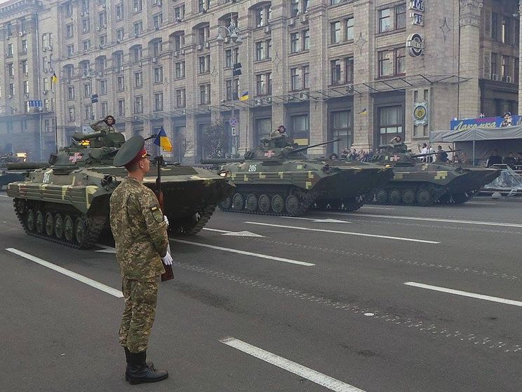 Бирюков заявил, что затраты Минобороны на проведение военного парада в Киеве будут минимальными