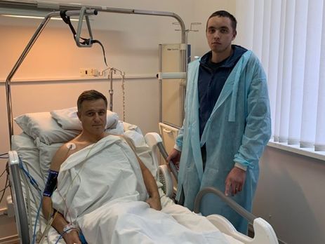 Водитель Вадим (на фото справа) посещал Кулебу в больнице