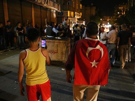 В Турции на месте взрыва на свадьбе прошла стихийная акция протеста