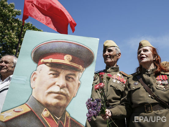 Опрос: Почти 30% украинцев считают Сталина "великим вождем"