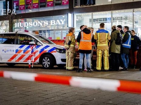 В Гааге мужчина с ножом напал на прохожих